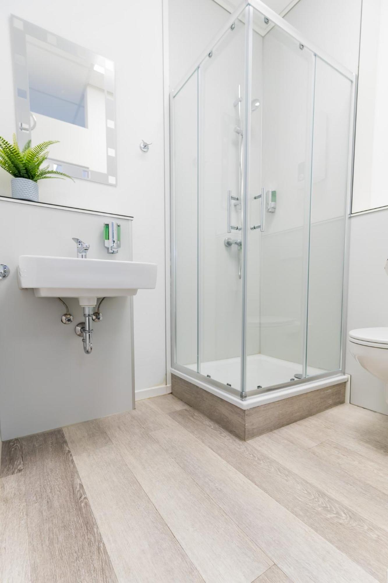 Private Room #1 With King Size, Ground Floor, Ac, Only 2Min To Rab Ramstein-Miesenbach Buitenkant foto
