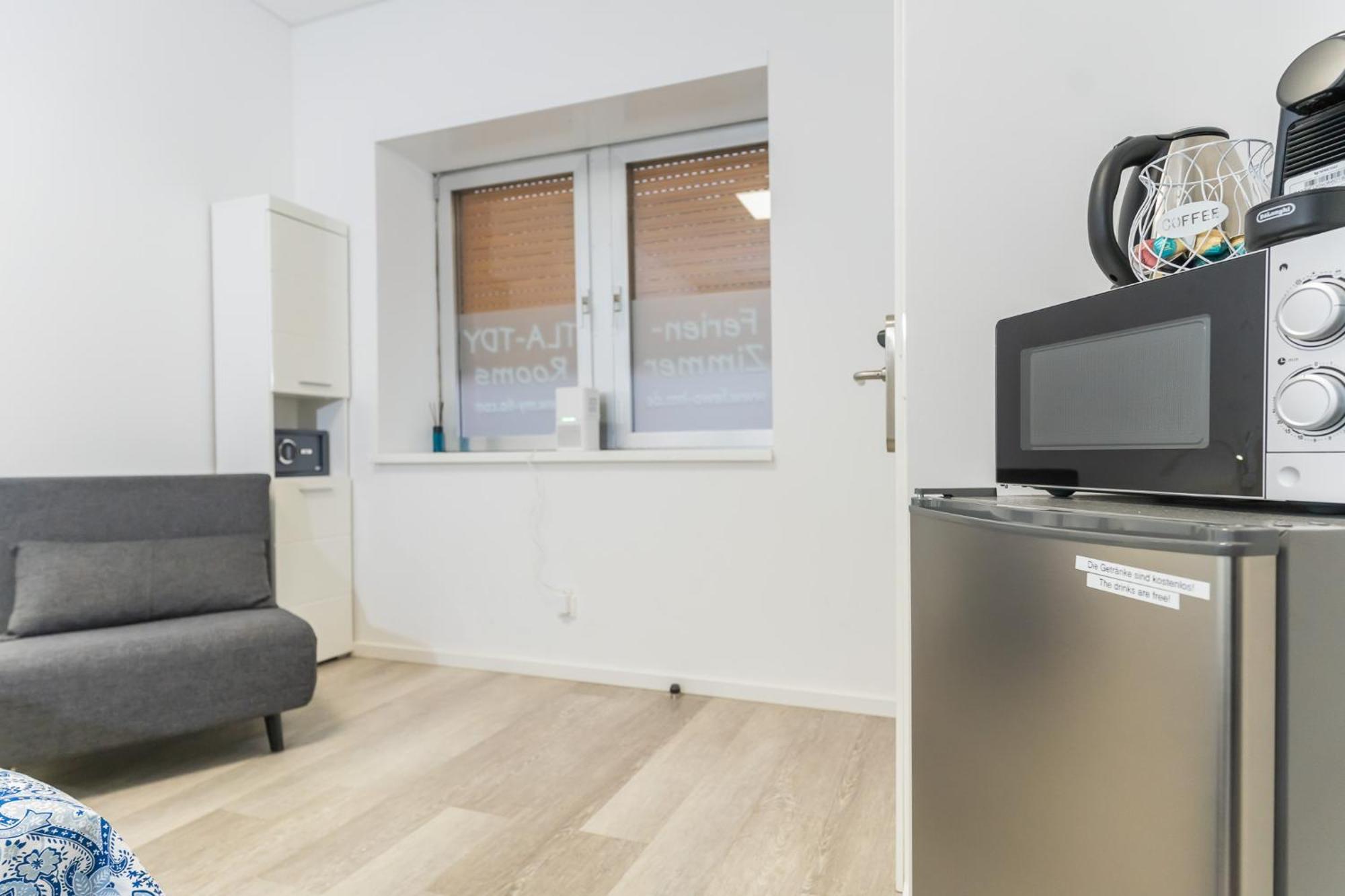 Private Room #1 With King Size, Ground Floor, Ac, Only 2Min To Rab Ramstein-Miesenbach Buitenkant foto